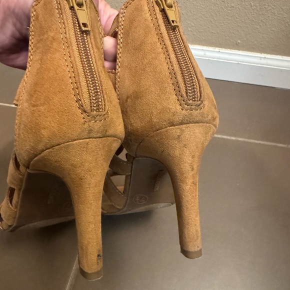 FERGALICIOUS Heartthrob Faux Suede Strappy Heel Lace Up Shoe SIZE 7.5 Brown Tan - Picture 11 of 17